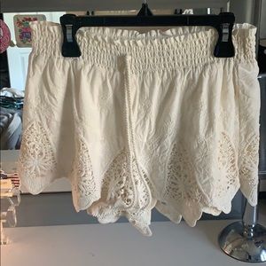 Mudd cream shorts